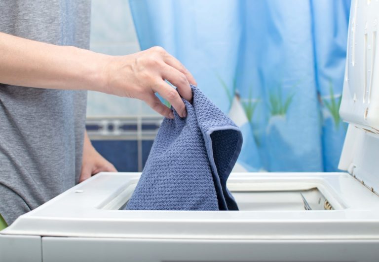 10 Smart Ways to Repurpose Old Towels You’ll Love - Featured image