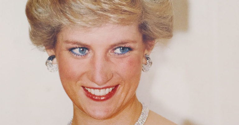 The Christmas Gift That Left Princess Diana Embarrassed in Front of the Royals - Featured image