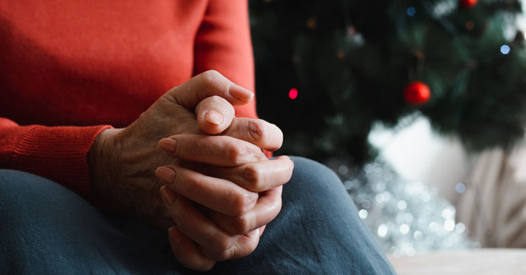 Christmas Alone: Elderly Woman’s Heartbreaking Holiday After Her Children Learn She’s a Cleaner – a Short Story - Featured image