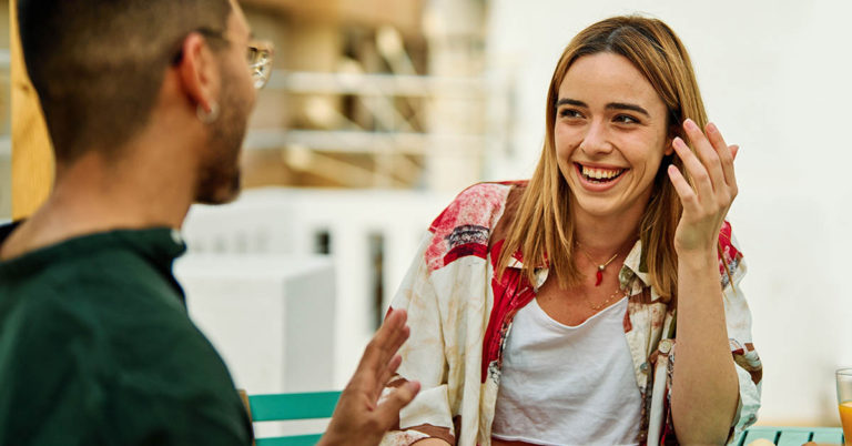 What Flirting Body Language Really Looks Like, According to Experts - Featured image