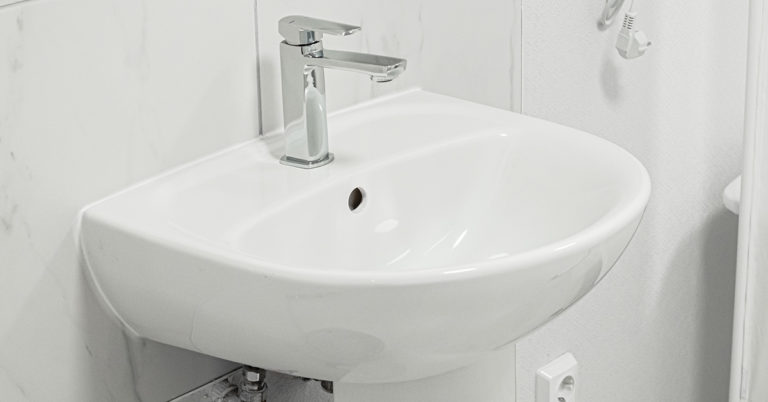 That Small Hole in Your Sink? It Has a Surprising Purpose - Featured image