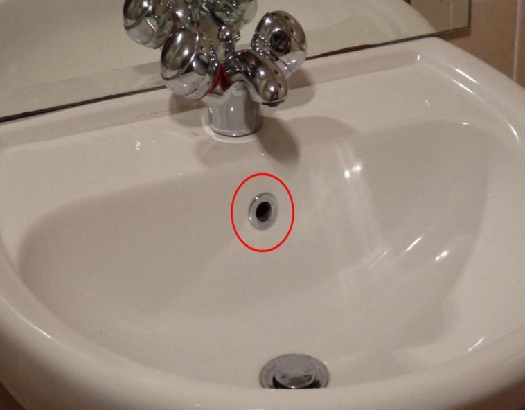 The overflow hole is cleverly designed to prevent water from spilling over the sink's edge. 