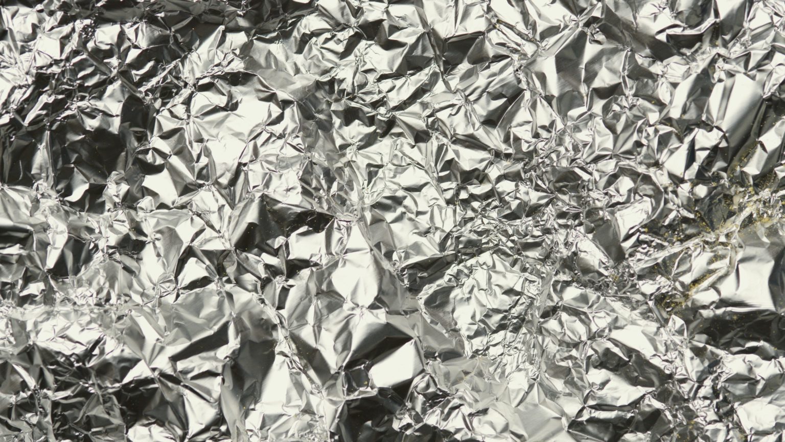 Reynolds clears up the mystery what each side of aluminum foil is