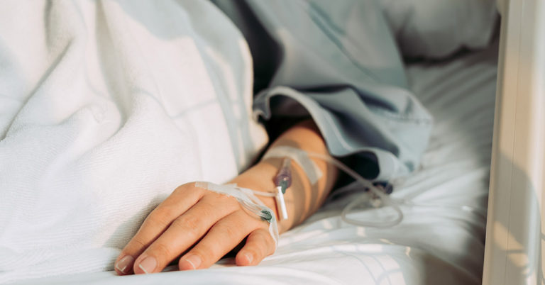 Man’s Heartwarming Response to Terminally Ill Friend’s Unusual Request Wins Praise Everywhere - Featured image