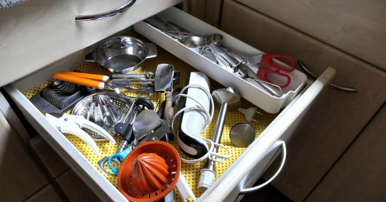  Throw Out These Kitchen Items (Today!) - Featured image
