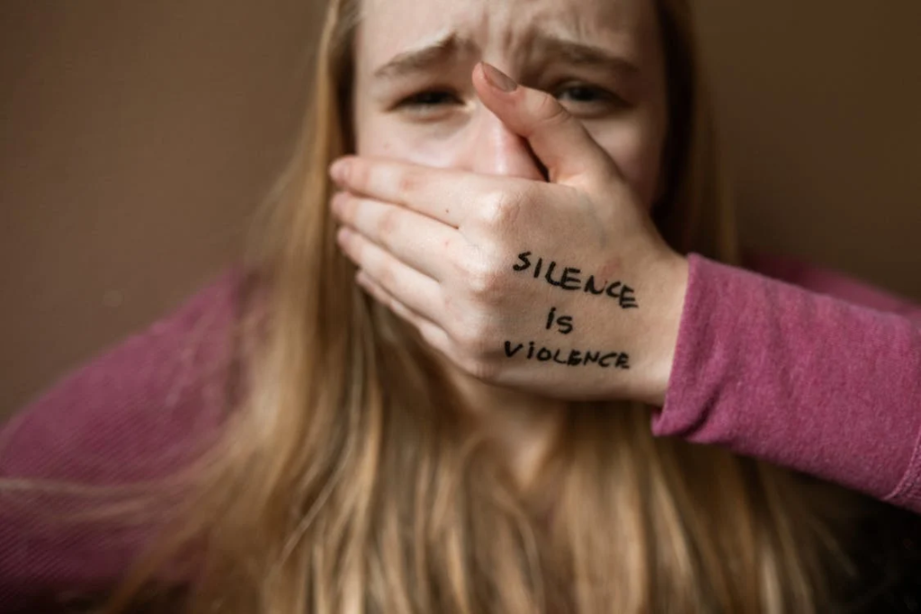 The first step in rescuing yourself from a verbally abusive relationship is learning how to recognize the signs.