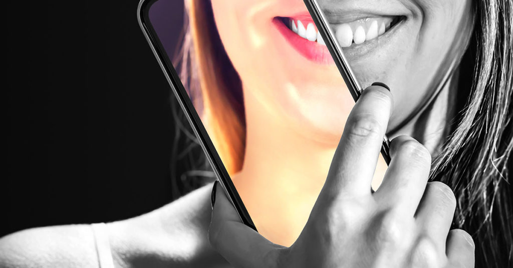 This Online Group Exposes Instagrammers Who Overdo Photo Editing - Featured image