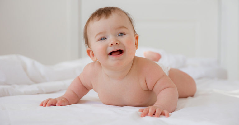 Newborn Baby, Just 3 Days Old, Astonishes Everyone by Crawling, Lifting Her Head, and Attempting to Talk - Featured image