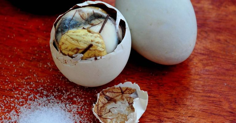 30 of The Most Unusual Foods From Around The World - Featured image