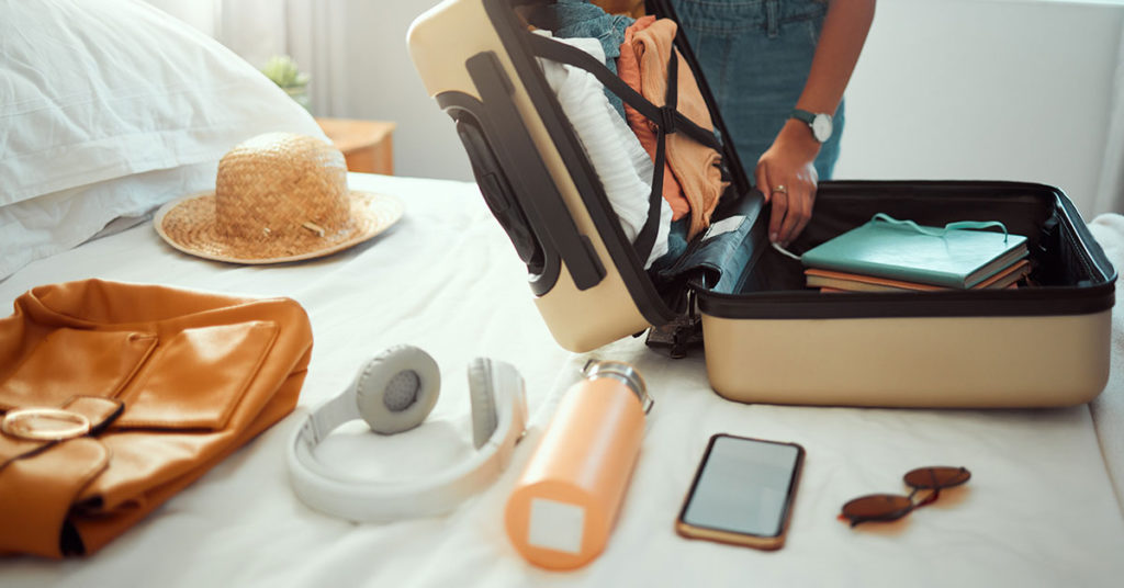 10 Items You Should Always Keep Out of Your Checked Luggage - Featured image