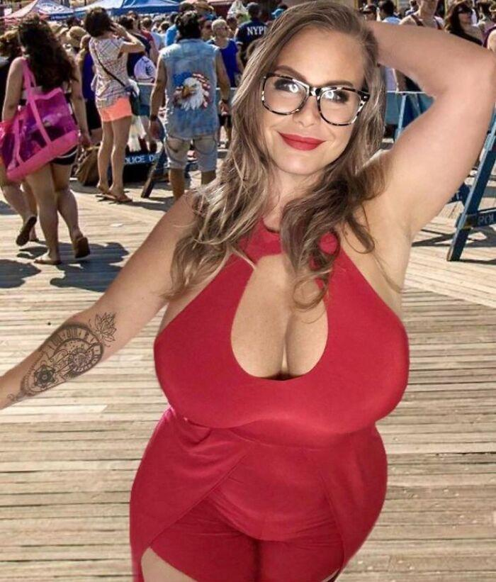 Ok Is It Just Me Or Did She Photoshop Herself In Front Of A Crowd
