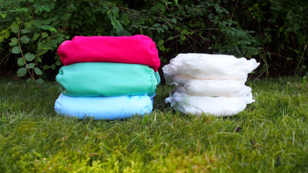 Comparison between cloth diapers and nappies.