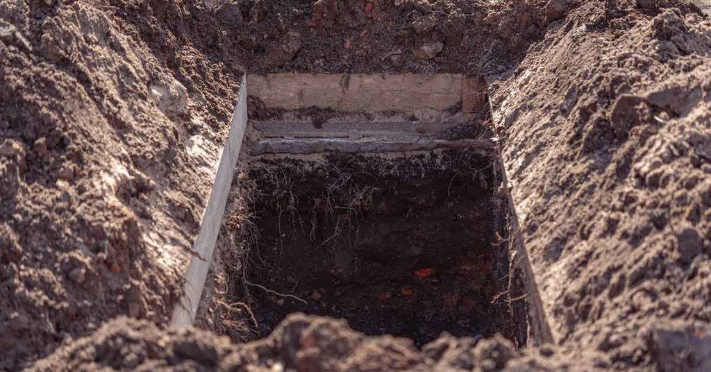 The Story of a Father Dug a Grave for His Terminally Ill Daughter, to ‘Prepare Her’ For What Was To Come - Featured image