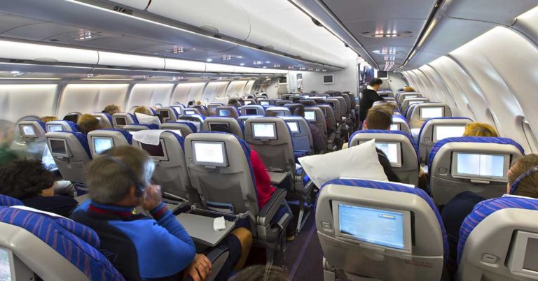 Snack Attack: Couple Booted from Flight Over Pringles and a Coke - Featured image