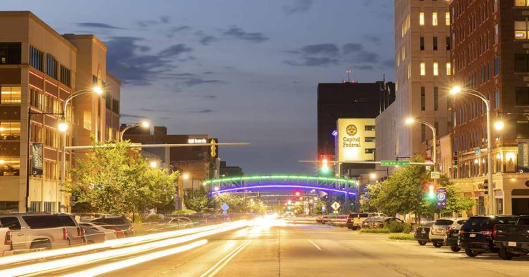 These 11 Stunning Locations Will Pay You Over $10,000 Just to Move In - Featured image