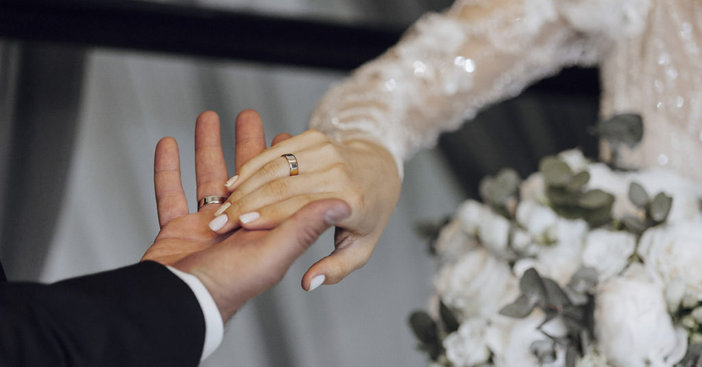 Viral Wedding Photos That Might Make You Cry (Or Cry Laughing) - Featured image