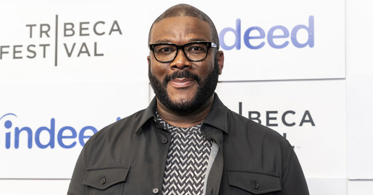 After Eviction, 93-Year-Old Woman and Grandkids Get New Home Thanks to Tyler Perry’s Generosity - Featured image