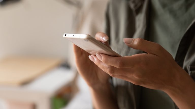 ‘Affair Mode’ Phone Setting Explained After Woman Says ‘All Cheaters Use This’ - Featured image