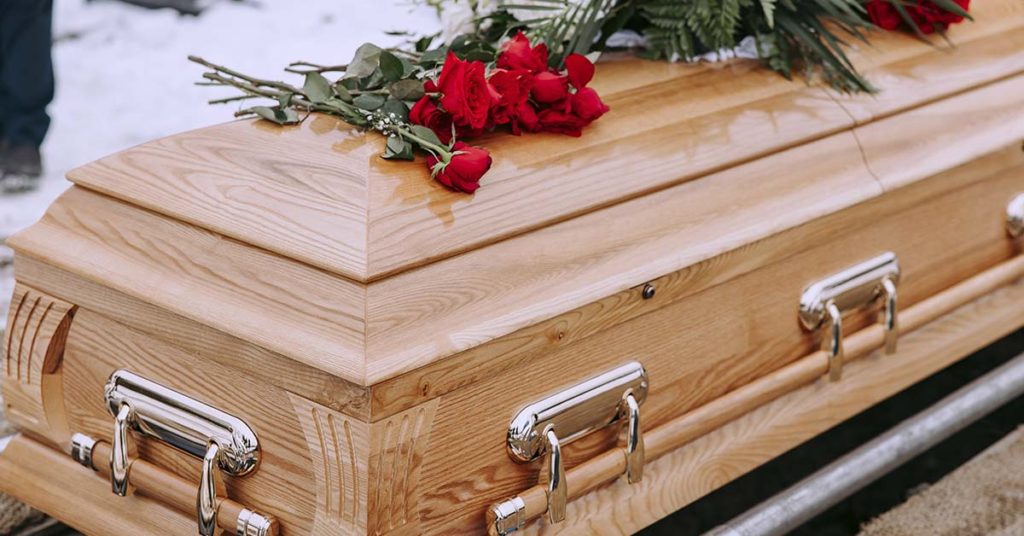 Mother of 10 Reveals Rare Cancer Symptoms Before Passing Weeks After Diagnosis - Featured image