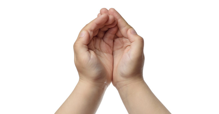 Twins Beg Woman for Food, But She Notices Their Birthmarks are Strikingly Similar to Her Late Son’s – a Short Story - Featured image