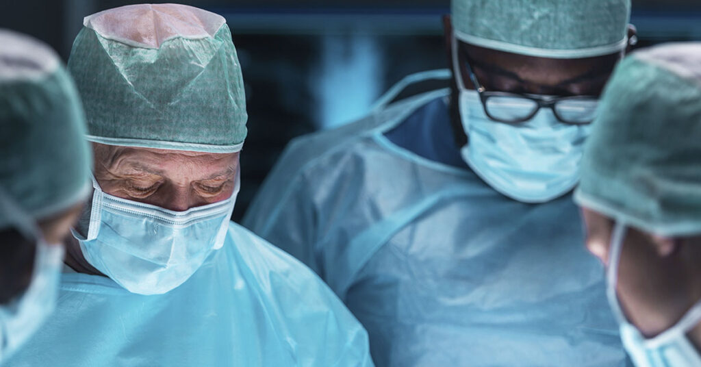 Surgeons Refused to Operate on the Orphan, Until a Nurse Stepped In – a Short Story - Featured image