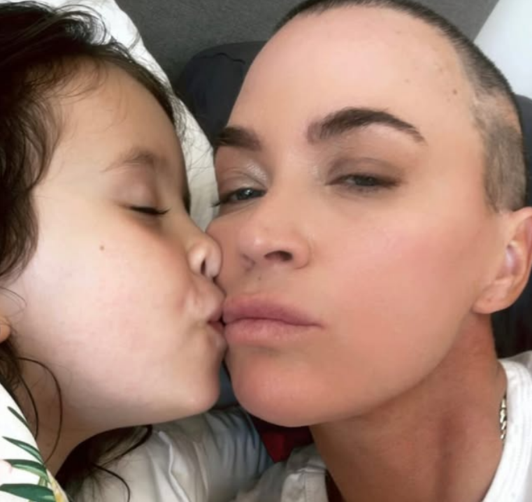 Teddi in bed with her daughter, Dove