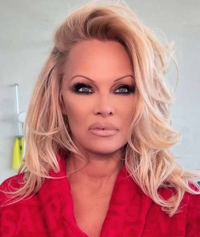 “Rock n Roll like the 90s,” the LA-based makeup artist said