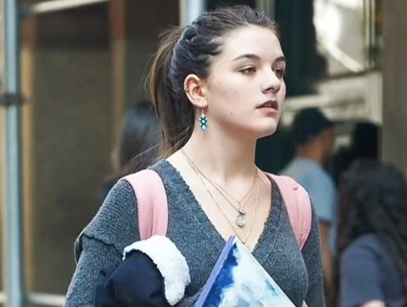 The internet has been abuzz with comparisons between Suri and Katie