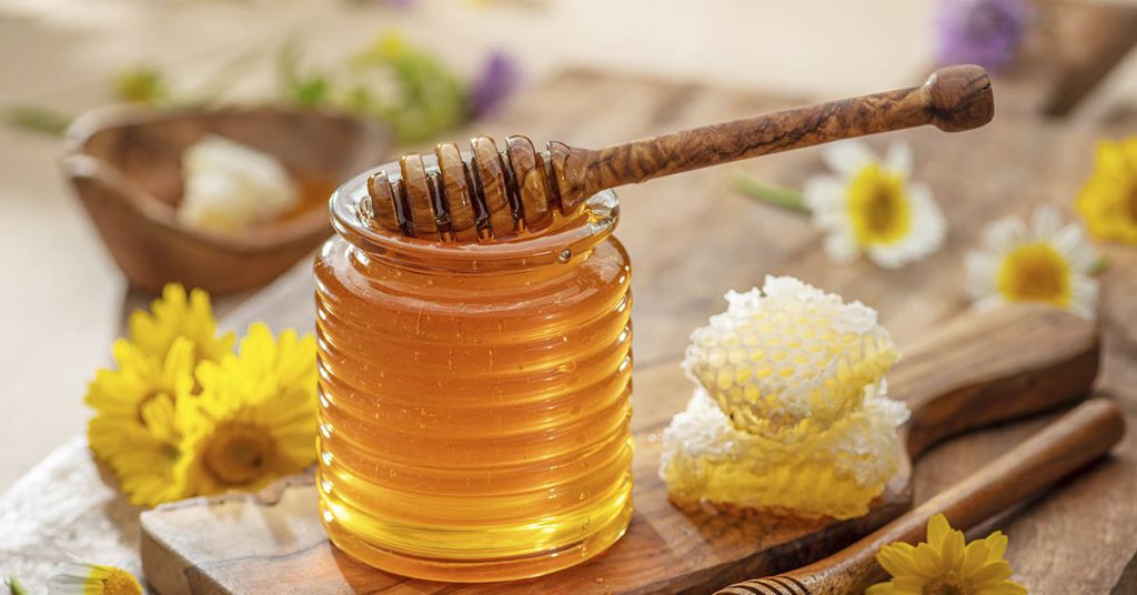 Neurologist Warns: Even a Spoonful of Honey Can Paralyze Babies - Featured image