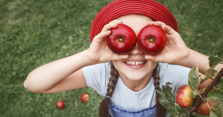 7 Surprising Advantages of Being a Middle Child - Featured image