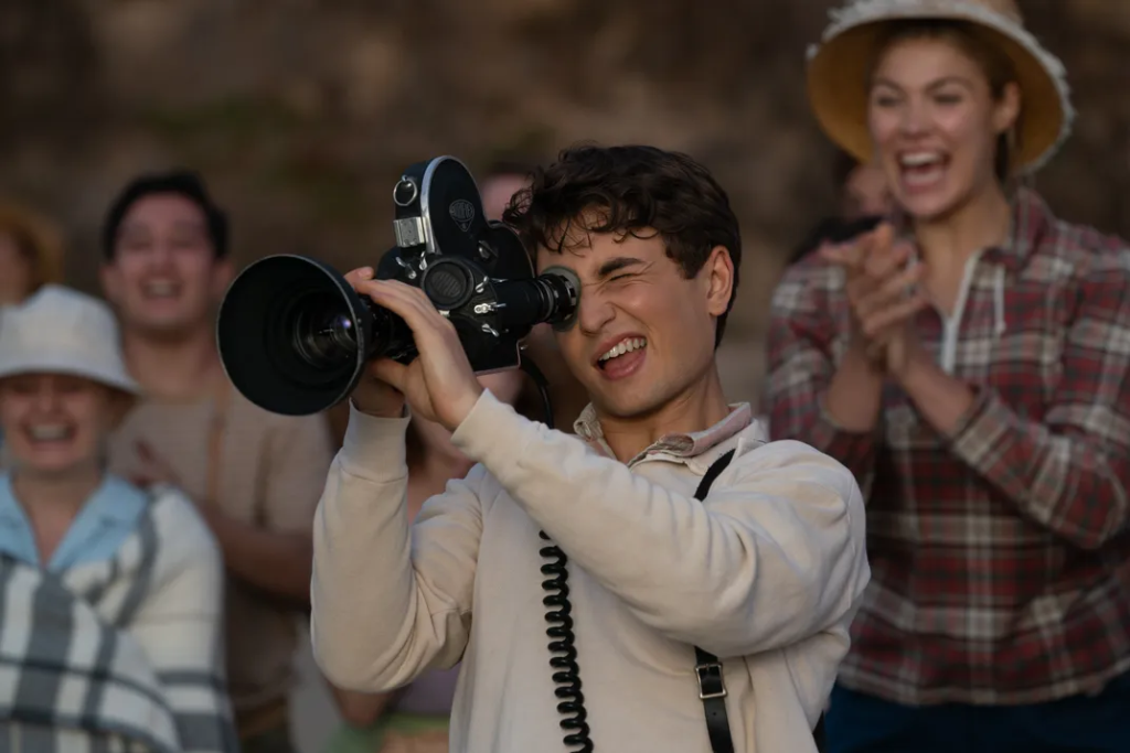 Sammy Fabelman (Gabriel LaBelle) tries out a 16-millimeter Arriflex.