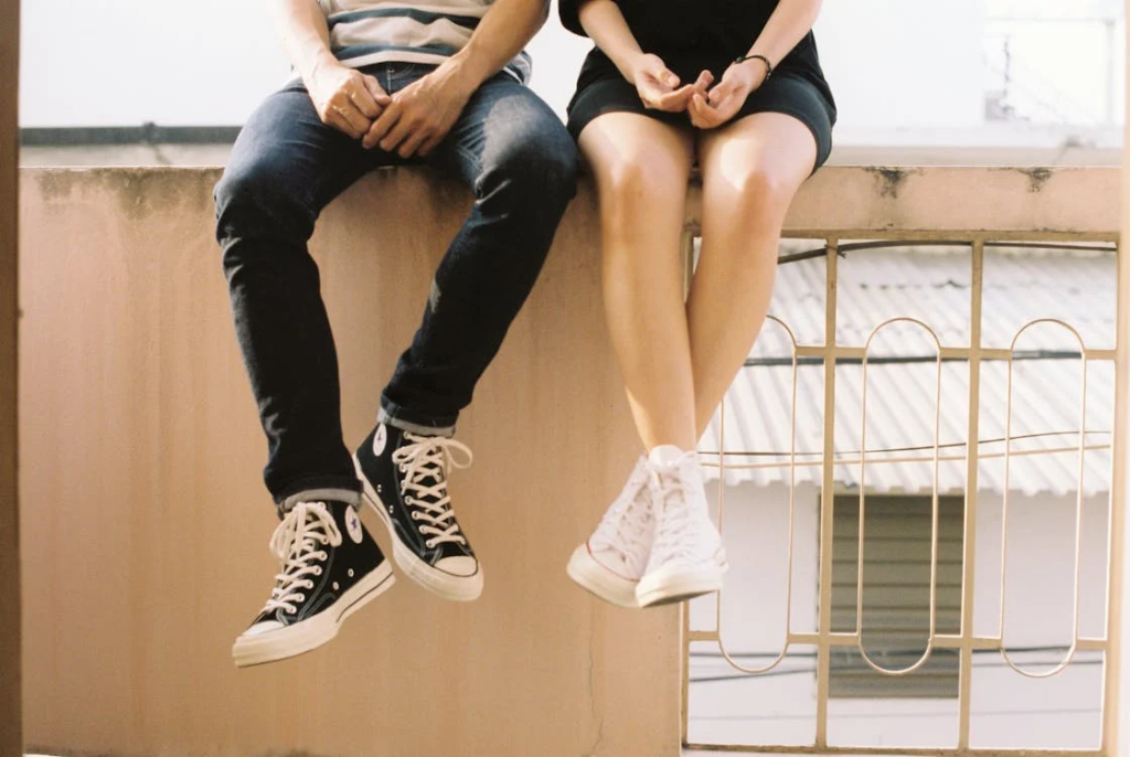 Maintaining a friendship with a former partner can speak volumes about the nature of that relationship