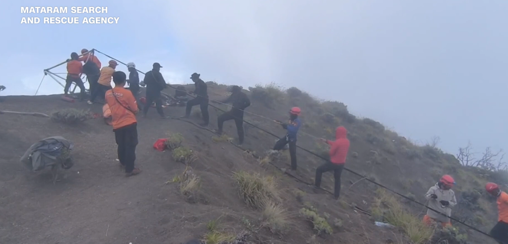 Gunung Rinjani National Park confirmed that their rescue personnel encountered major challenges trying to reach Juliana.