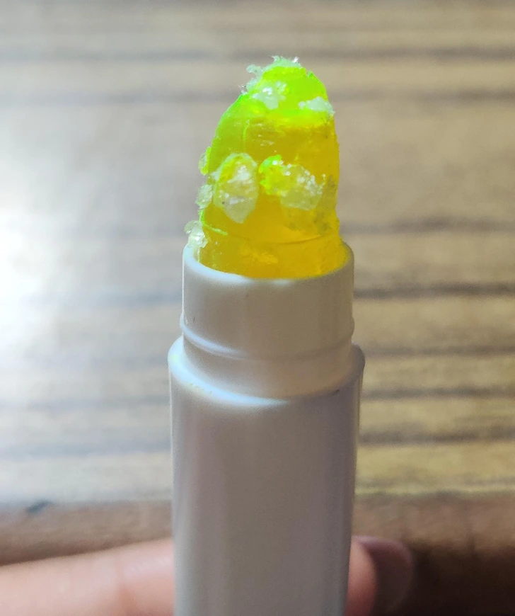 The crystals on the tip of this highlighter are likely dried pigment and dye residue that have crystallized due to evaporation
