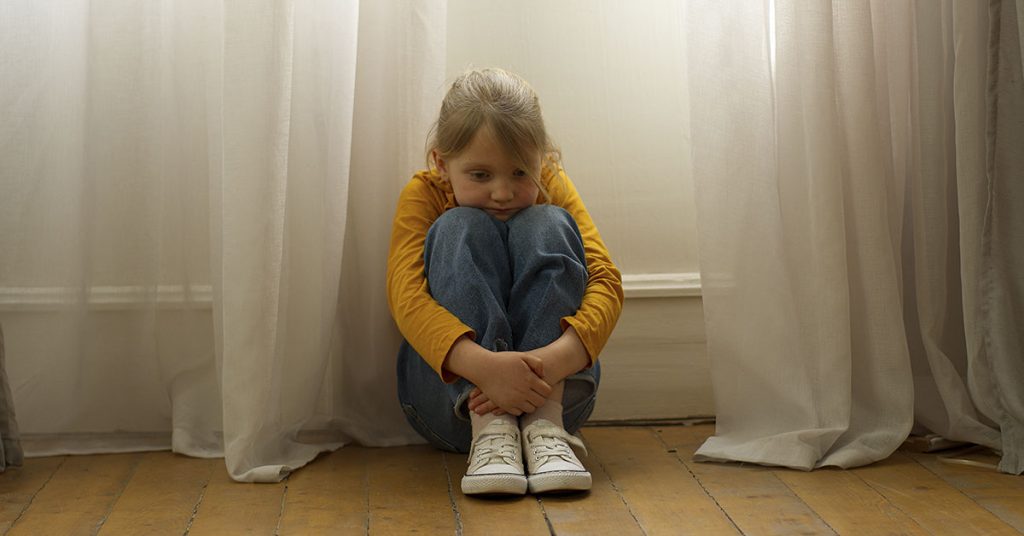 Growing Up Without Love: The Quiet Behaviors That Often Follow - Featured image