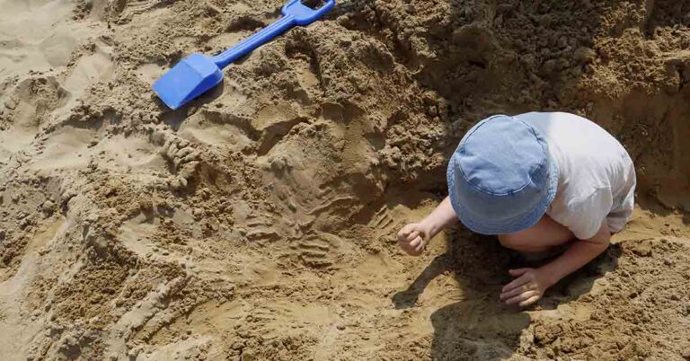 Toddler Finds $4 Million Gold Pendant Buried for 500 Years - Featured image