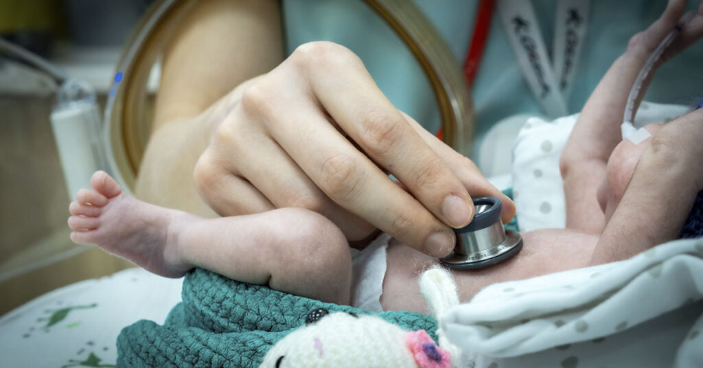 Guinness World Records Names Iowa Baby ‘Most Premature’ at Just 21 Weeks - Featured image