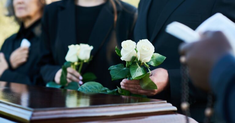 10 Things You Must Never Say at a Funeral - Featured image