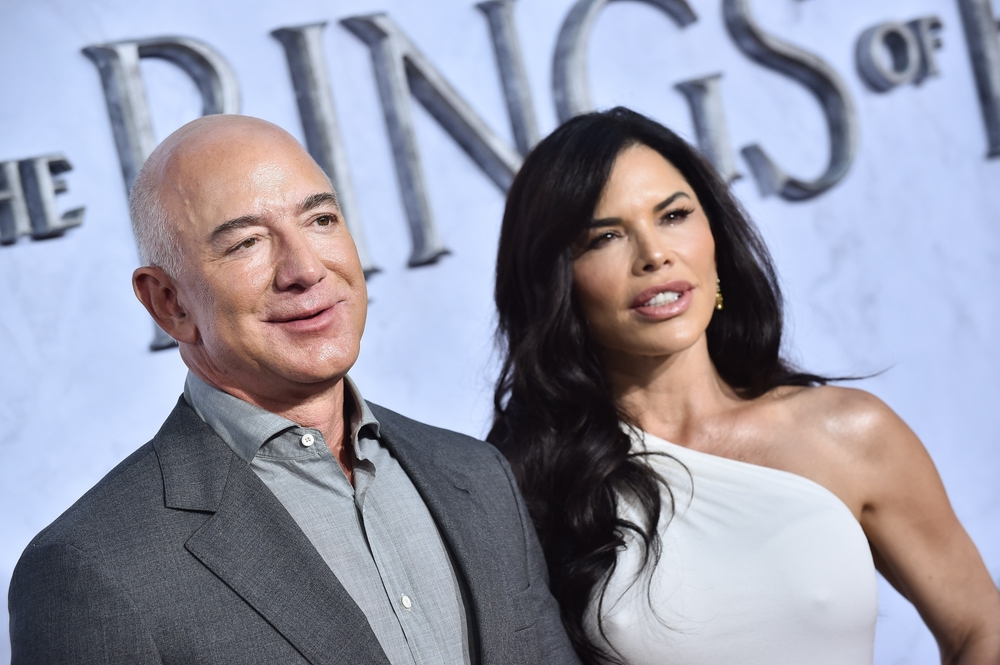 LOS ANGELES - AUG 15: Jeff Bezos and Lauren Sanchez arrives for the premiere of Amazon Prime’s ‘The Lord of the Rings: The Rings of Power’ on August 15, 2022