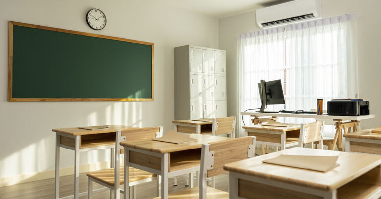 School Hours Debate Gains Momentum as Parents and Experts Speak Out - Featured image