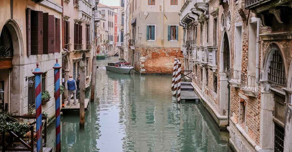 12 Surprising Things You Didn’t Know Are Illegal in Italy - Featured image