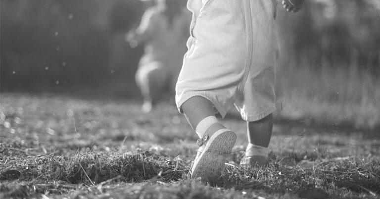 Couple Who Met as Toddlers Celebrate 64 Years of Marriage After 82 Years Together - Featured image