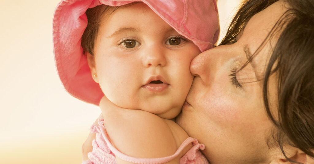 Is There a Problem With Kissing Your Kids on the Lips? A Psychologist Weighs In - Featured image