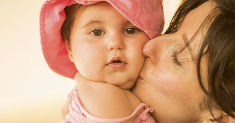 Is There a Problem With Kissing Your Kids on the Lips? A Psychologist Weighs In - Featured image