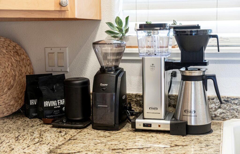 black and gray blender
