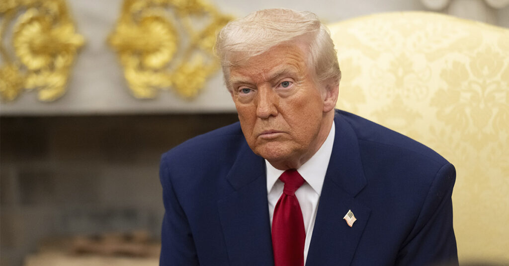 Online Sleuths Think Trump’s “Gold” Oval Office Decor Came from Home Depot - Featured image