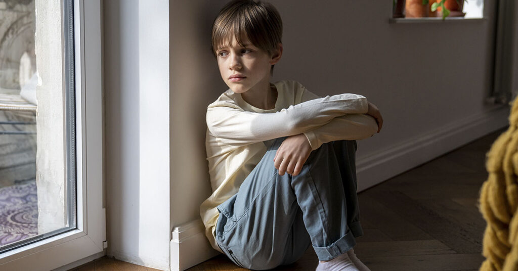 15 Traits That Often Surface in Adults Raised Without Emotional Support - Featured image