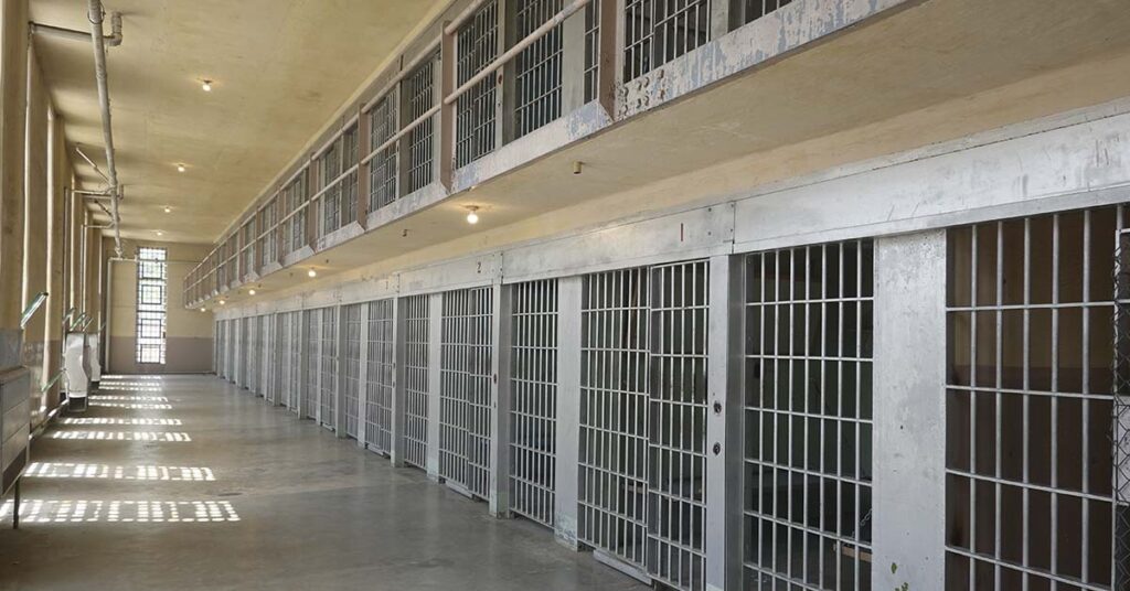 Former Teacher Convicted of Statutory Rape Dies in Prison While Serving Sentence - Featured image