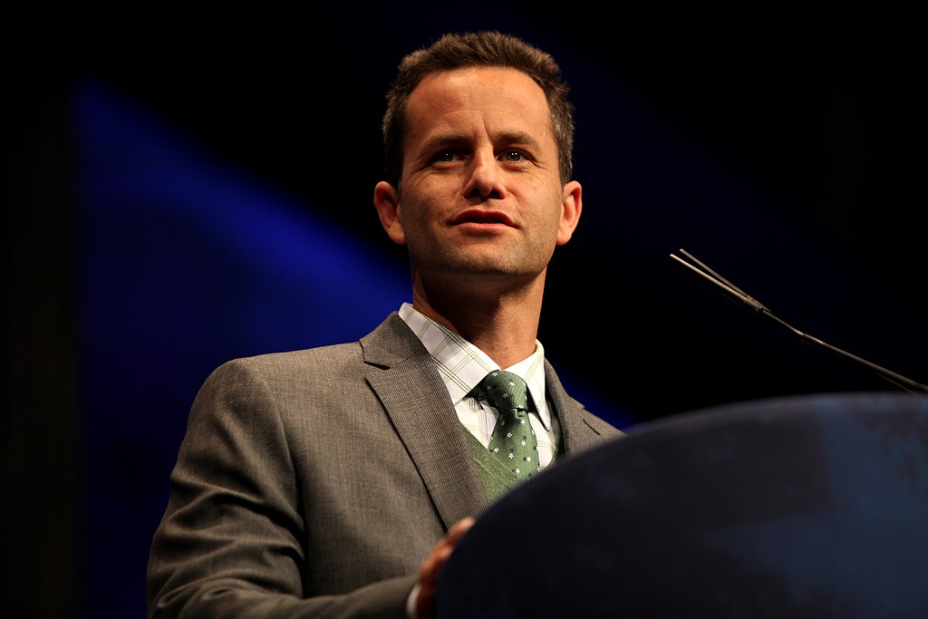 Kirk Cameron speaks at the 2012 Conservative Political Action Conference in Washington, D.C., wearing a gray suit and green tie.