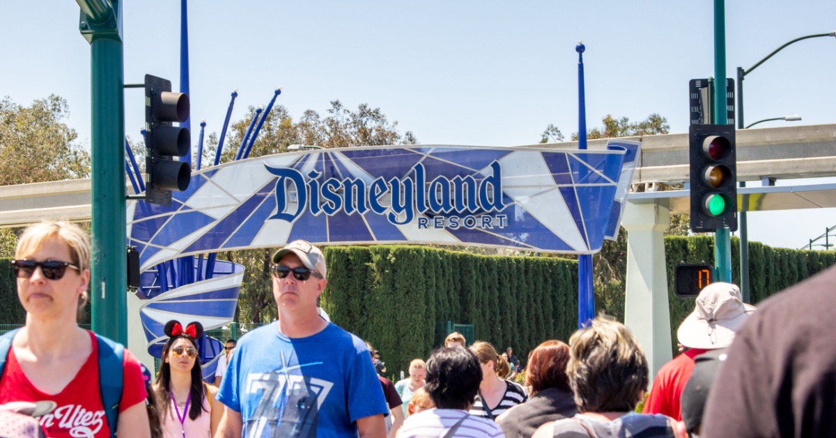 Disneyland Visitor Dies Following Haunted Mansion Ride